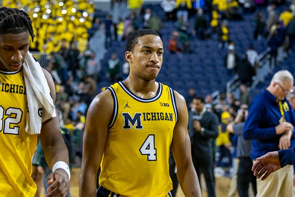 Tarris Reed Jr. (32) and Nimari Burnett (4)