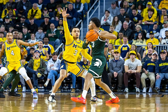 Nimari Burnett (4) and Jaelin Llewellyn (3)