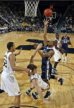 Jordan Morgan (52), Zack Novak (0), and Tim Hardaway Jr. (10)