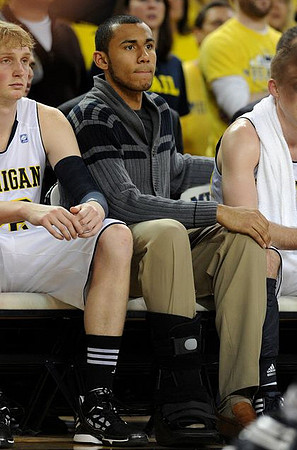 Blake McLimans (22) and Jon Horford (15)