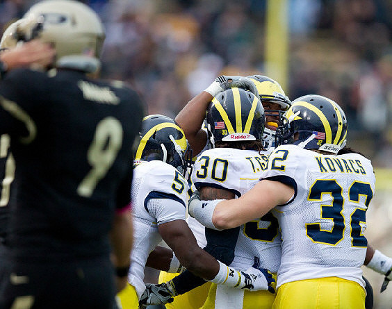 Courtney Avery (5), Thomas Gordon (30), and Jordan Kovacs (32)