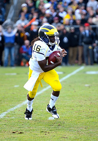 Denard Robinson (16)