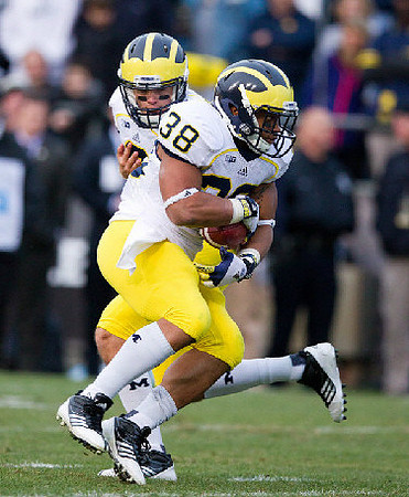 Russell Bellomy (8) and Thomas Rawls (38)
