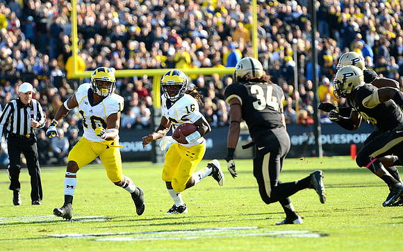 Jeremy Gallon (10) and Denard Robinson (16)