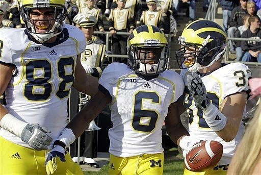 Craig Roh (88), Raymon Taylor (6), and Jordan Kovacs (32)