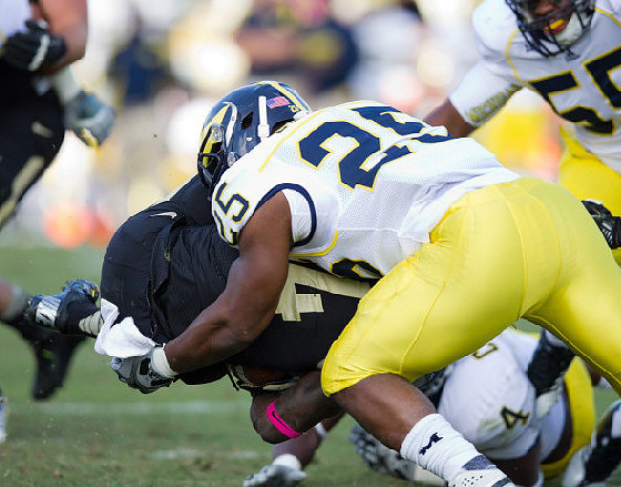 Kenny Demens (25) and Jibreel Black (55)