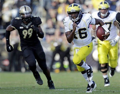 Denard Robinson (16) and Taylor Lewan (77)