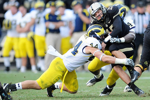 Desmond Morgan (44) and Cameron Gordon (4)