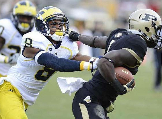 J.T. Floyd (8) and Thomas Gordon (30)