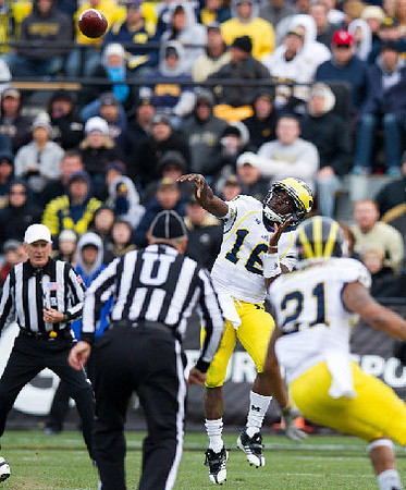 Denard Robinson (16) and Roy Roundtree (21)