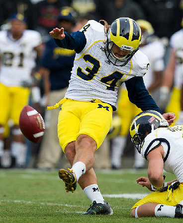 Brendan Gibbons (34) and Drew Dileo (9)
