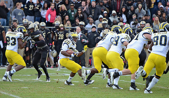 Floyd Simmons (23), Dennis Norfleet (26), Cameron Gordon (4), Sione Houma (39), Paul Gyarmati (31), and Ricardo Miller (80)