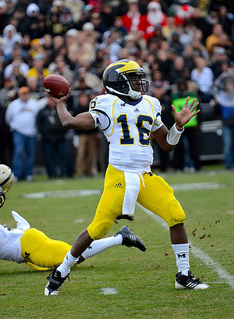Denard Robinson (16)