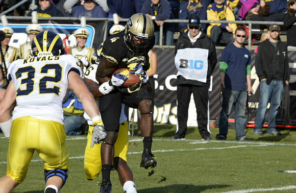 Jordan Kovacs (32) and Raymon Taylor (6)
