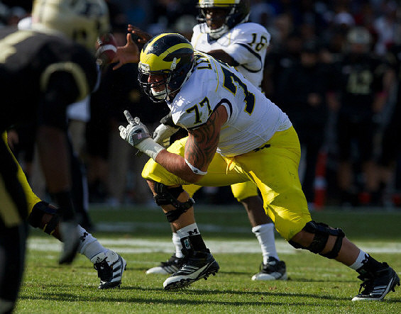 Taylor Lewan (77) and Denard Robinson (16)