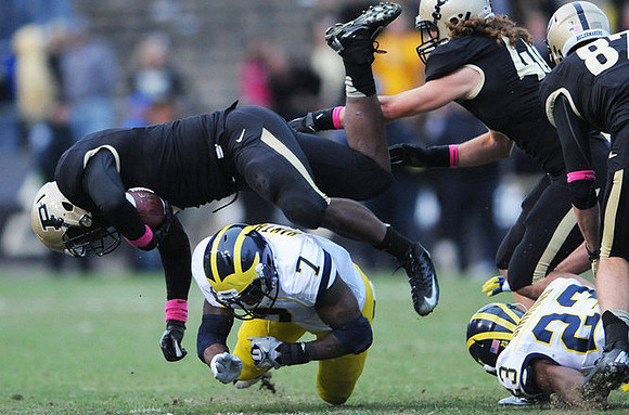 Brandin Hawthorne (7) and Floyd Simmons (23)