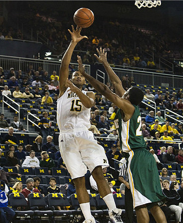 Jon Horford (15)