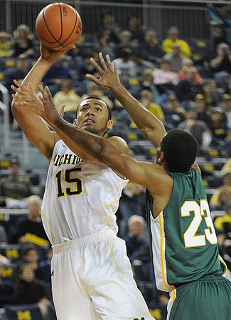 Jon Horford (15)