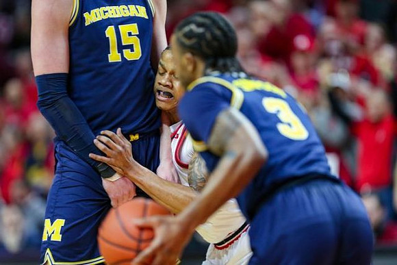 Jon Teske (15) and Zavier Simpson (3)