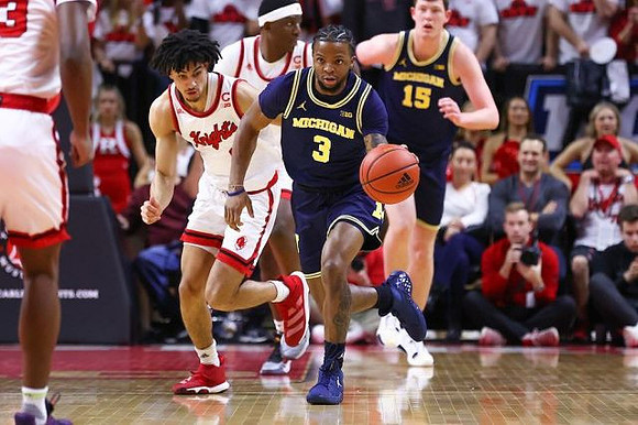Zavier Simpson (3) and Jon Teske (15)