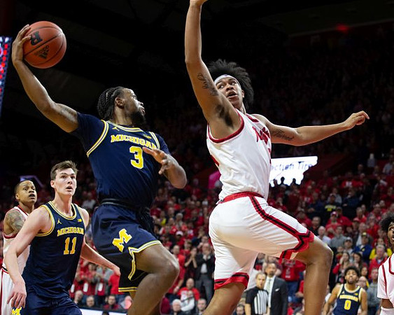Colin Castleton (11), Zavier Simpson (3), and David DeJulius (0)