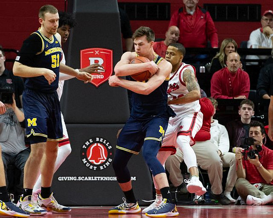 Austin Davis (51) and Colin Castleton (11)