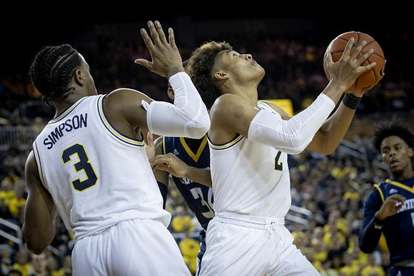 Zavier Simpson (3) and Jordan Poole (2)