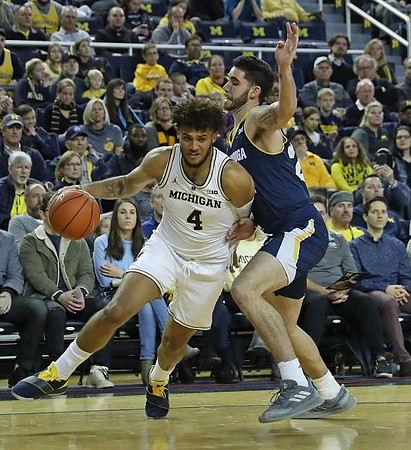 Isaiah Livers (4)