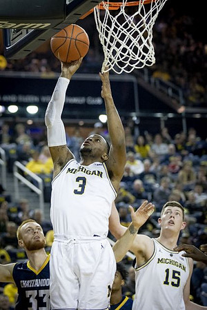 Zavier Simpson (3) and Jon Teske (15)