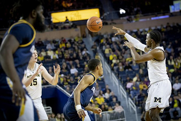 Jon Teske (15) and Zavier Simpson (3)
