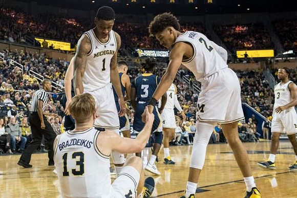 Ignas Brazdeikis (13), Charles Matthews (1), Jordan Poole (2), Isaiah Livers (4), and Zavier Simpson (3)