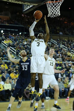Zavier Simpson (3) and Jon Teske (15)
