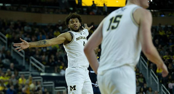 Isaiah Livers (4) and Jon Teske (15)