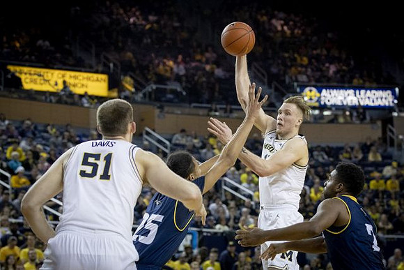 Austin Davis (51) and Ignas Brazdeikis (13)