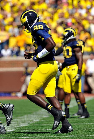 Devin Gardner (98) and Thomas Gordon (30)