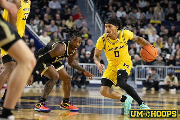 Tarris Reed Jr. (32) and Dug McDaniel (0)