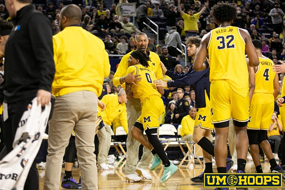 Juwan Howard, Dug McDaniel (0), and Michigan Team