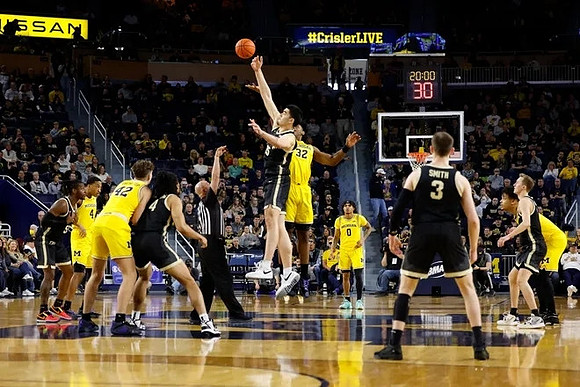 Nimari Burnett (4), Will Tschetter (42), Tarris Reed Jr. (32), Dug McDaniel (0), and Terrance Williams II (5)