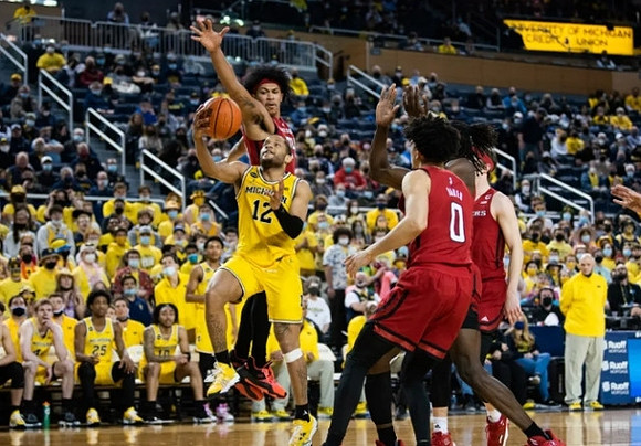 DeVante' Jones (12)