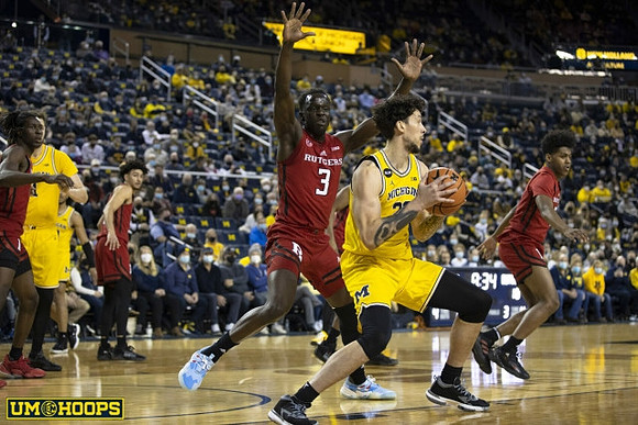 Hunter Dickinson (1) and Brandon Johns Jr. (23)