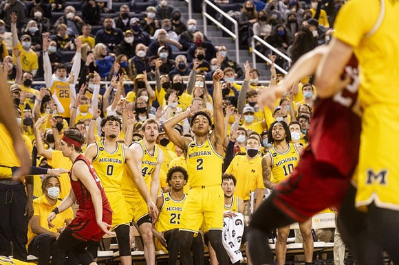 Kobe Bufkin (2) and Michigan Team