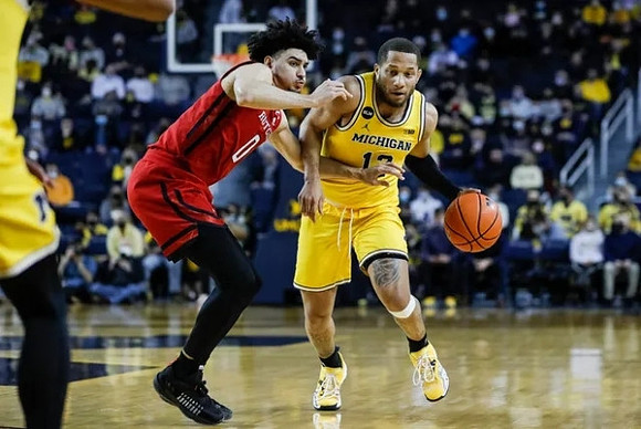 DeVante' Jones (12)