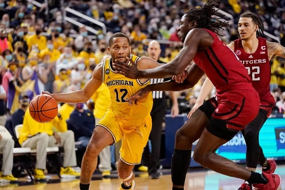 DeVante' Jones (12)