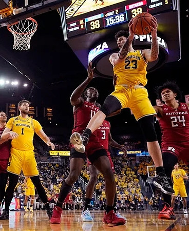 Hunter Dickinson (1), Brandon Johns Jr. (23), and Caleb Houstan (22)