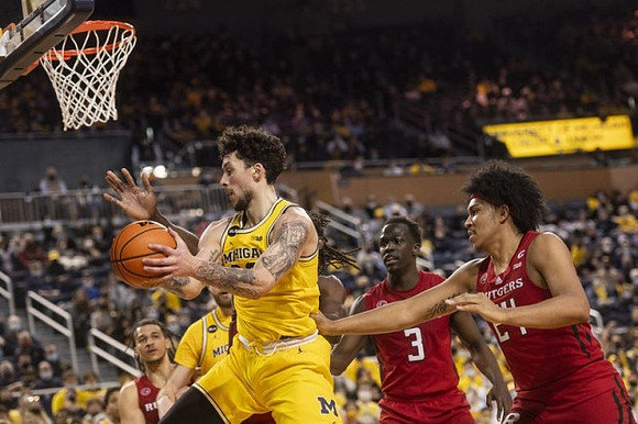 Brandon Johns Jr. (23) and Hunter Dickinson (1)
