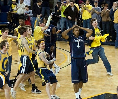 DeShawn Sims (34) and Zack Novak (0)