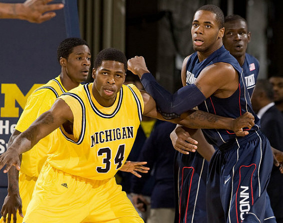 Manny Harris (3) and DeShawn Sims (34)
