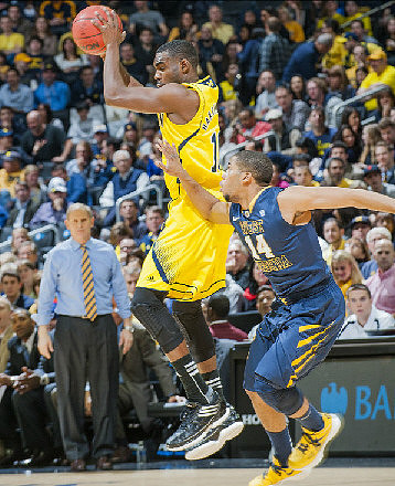 Tim Hardaway Jr. (10) and John Beilein