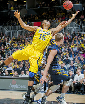 Jon Horford (15)