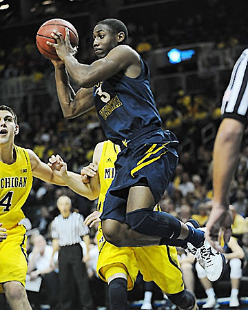 Mitch McGary (4) and Nik Stauskas (11)